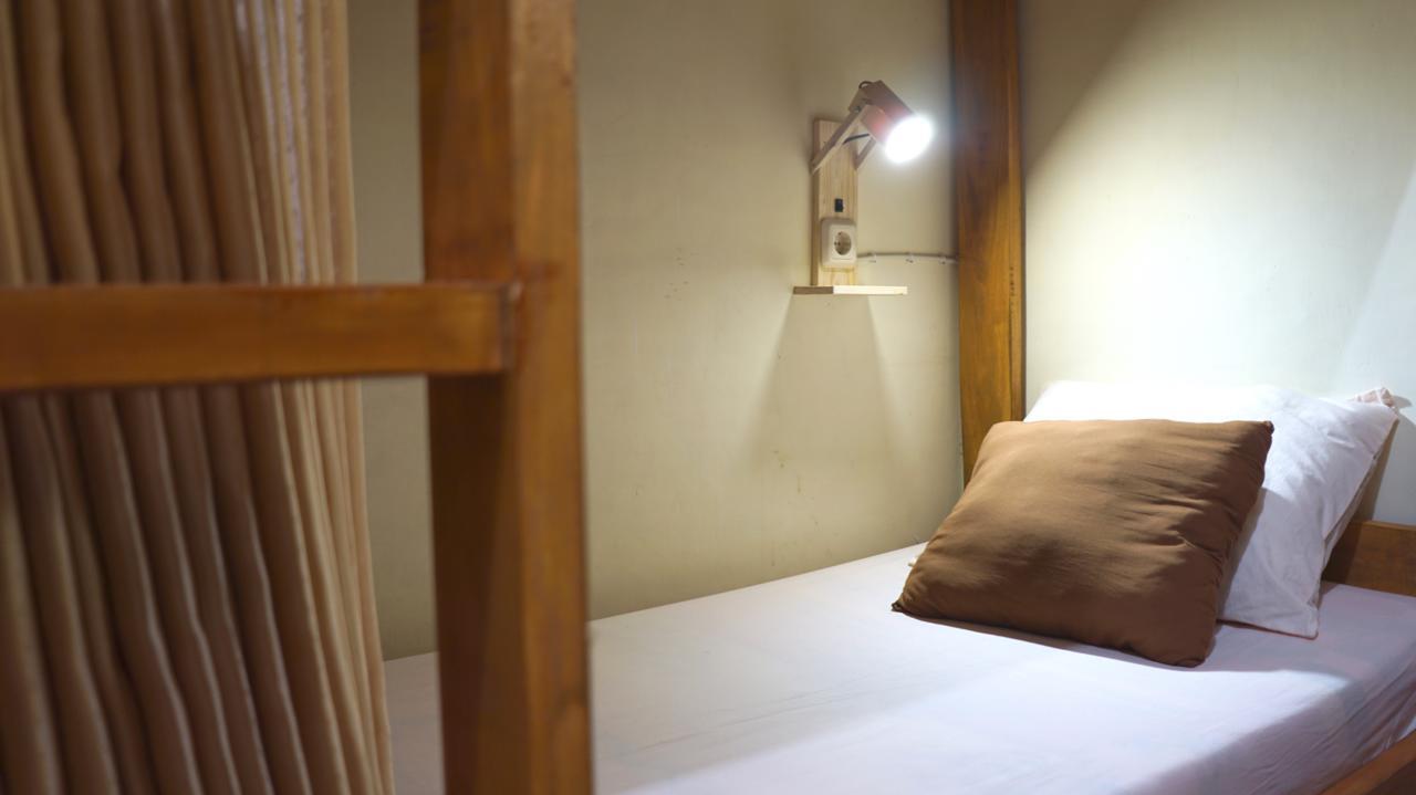 The Sleepingroom Hostel Yogyakarta Exteriör bild