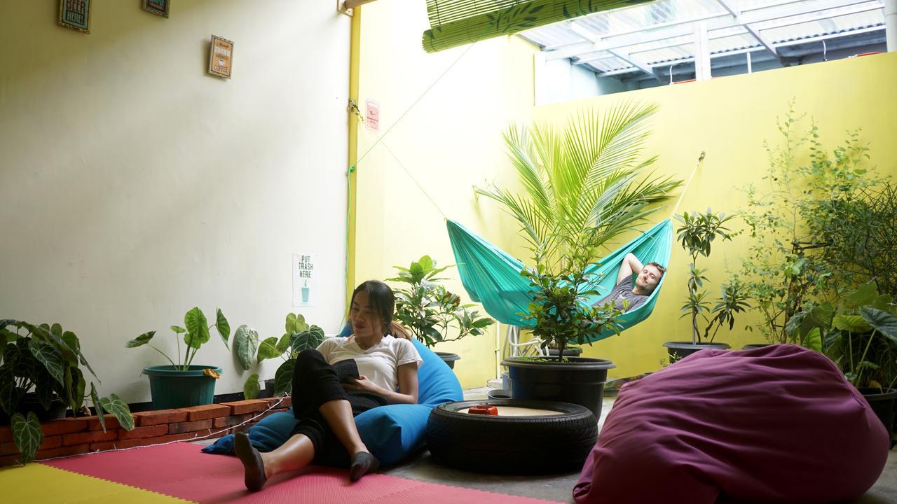 The Sleepingroom Hostel Yogyakarta Exteriör bild