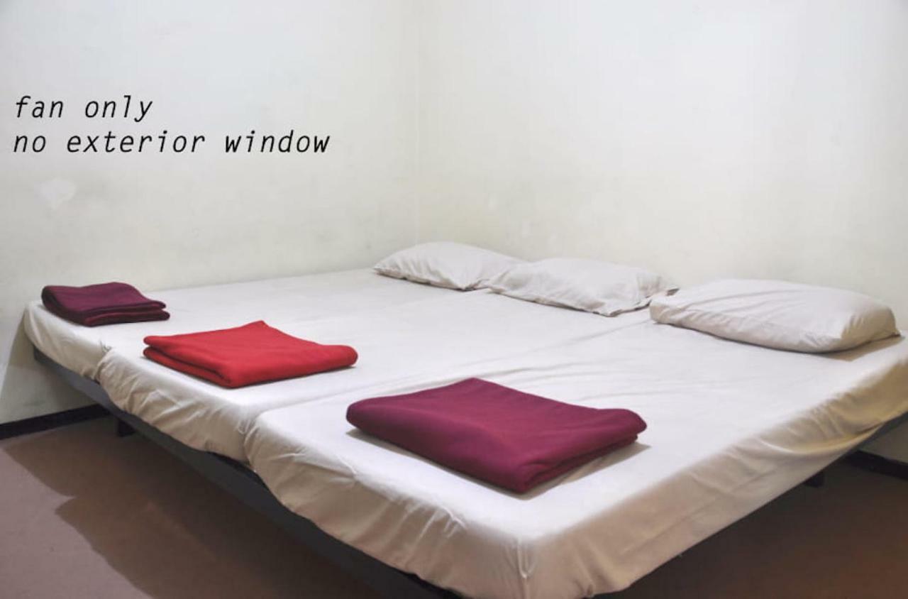 The Sleepingroom Hostel Yogyakarta Exteriör bild