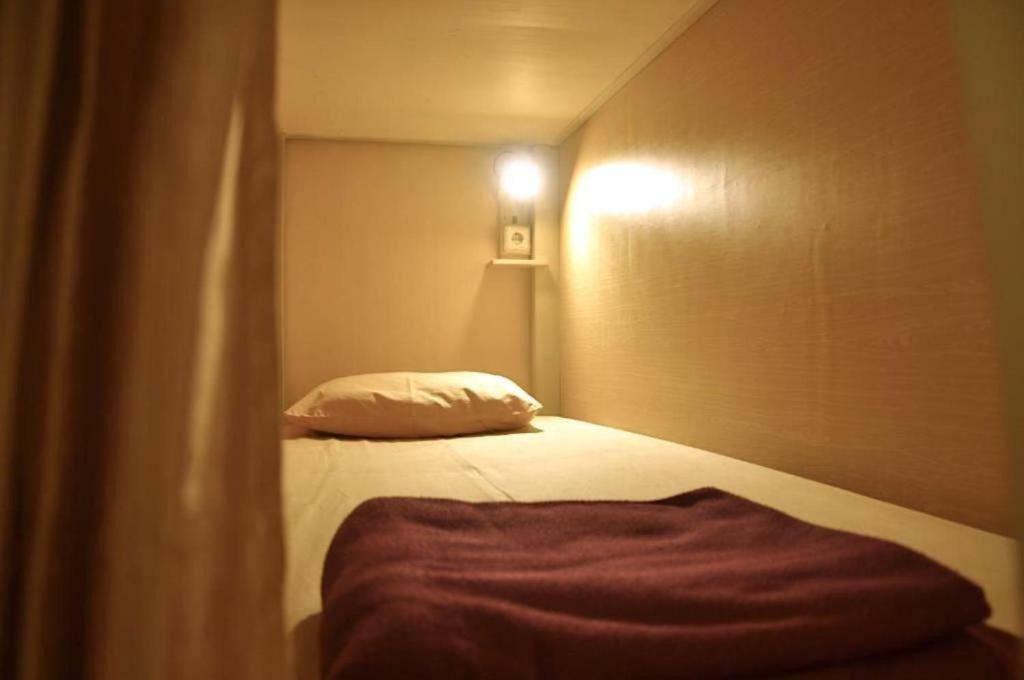 The Sleepingroom Hostel Yogyakarta Exteriör bild